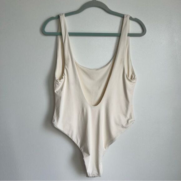 WEWOREWHAT Scoop One-piece In Off White - XL - Picture 3 of 6